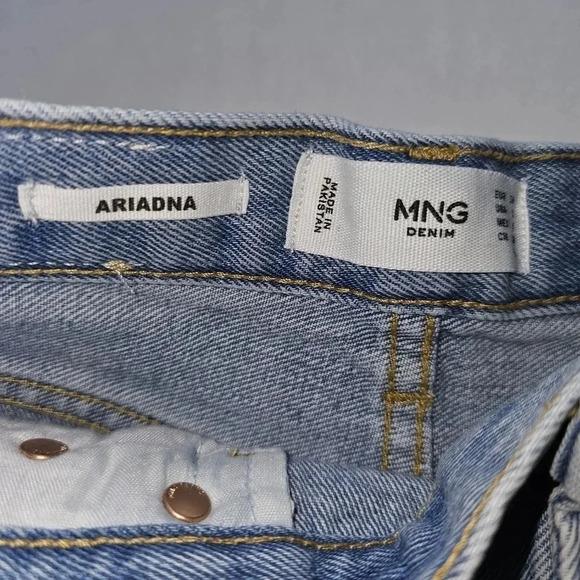 Ariadna Bermuda High waist shorts with frayed hem - Picture 9 of 11